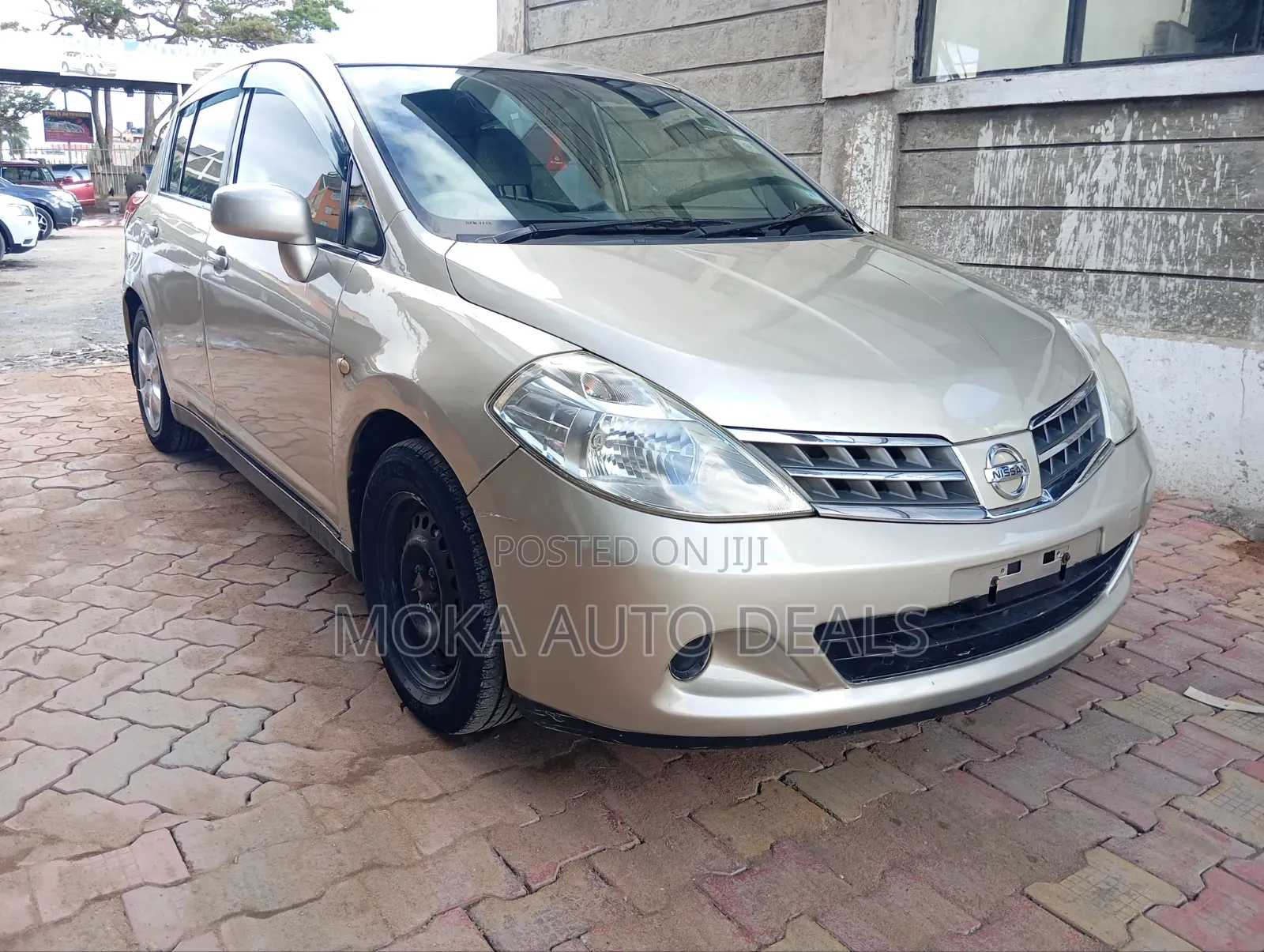 Nissan Tiida 1.5L 16V 2011 Gold