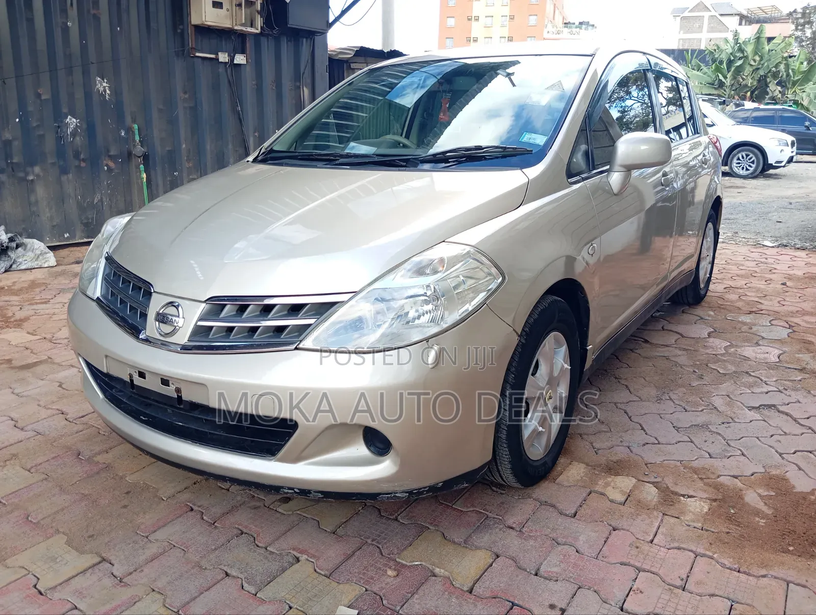 Nissan Tiida 1.5L 16V 2011 Gold