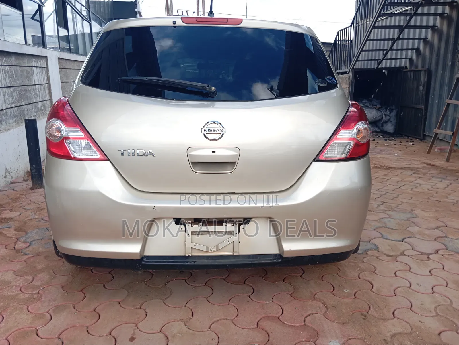 Nissan Tiida 1.5L 16V 2011 Gold