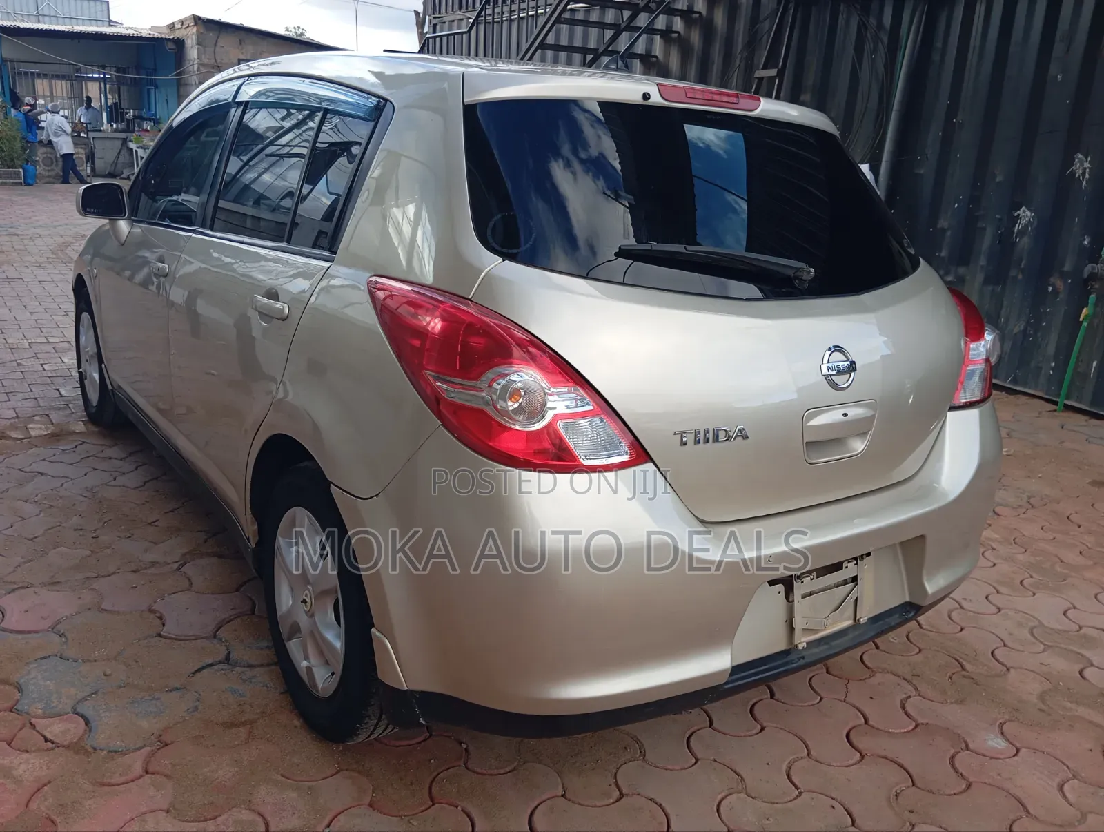 Nissan Tiida 1.5L 16V 2011 Gold