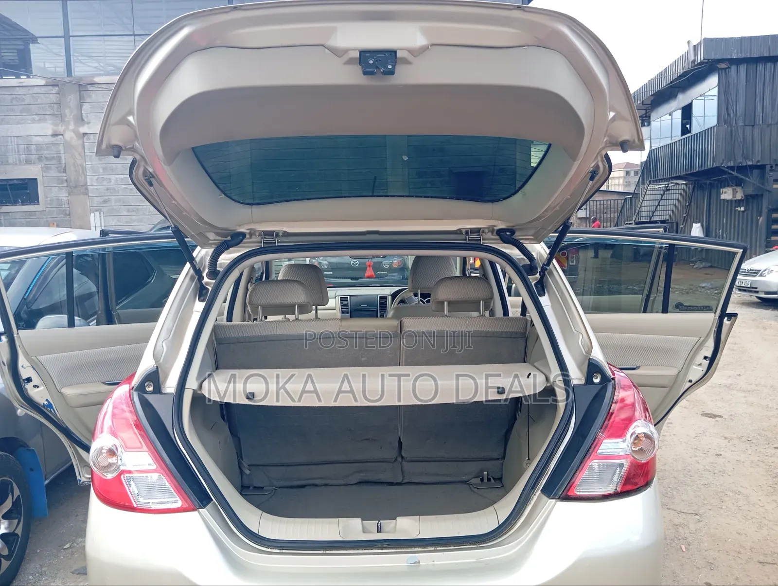 Nissan Tiida 1.5L 16V 2011 Gold