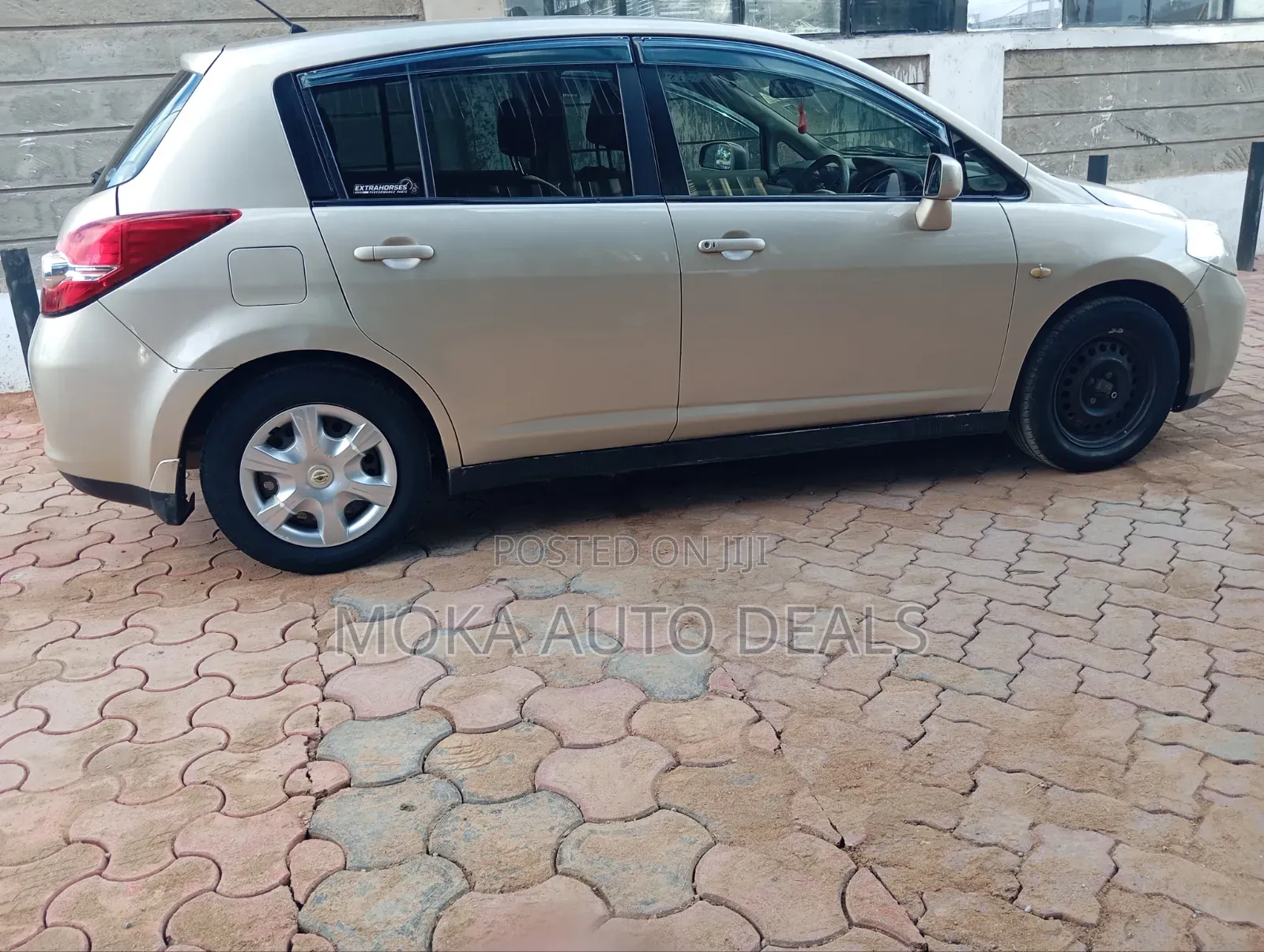 Nissan Tiida 1.5L 16V 2011 Gold