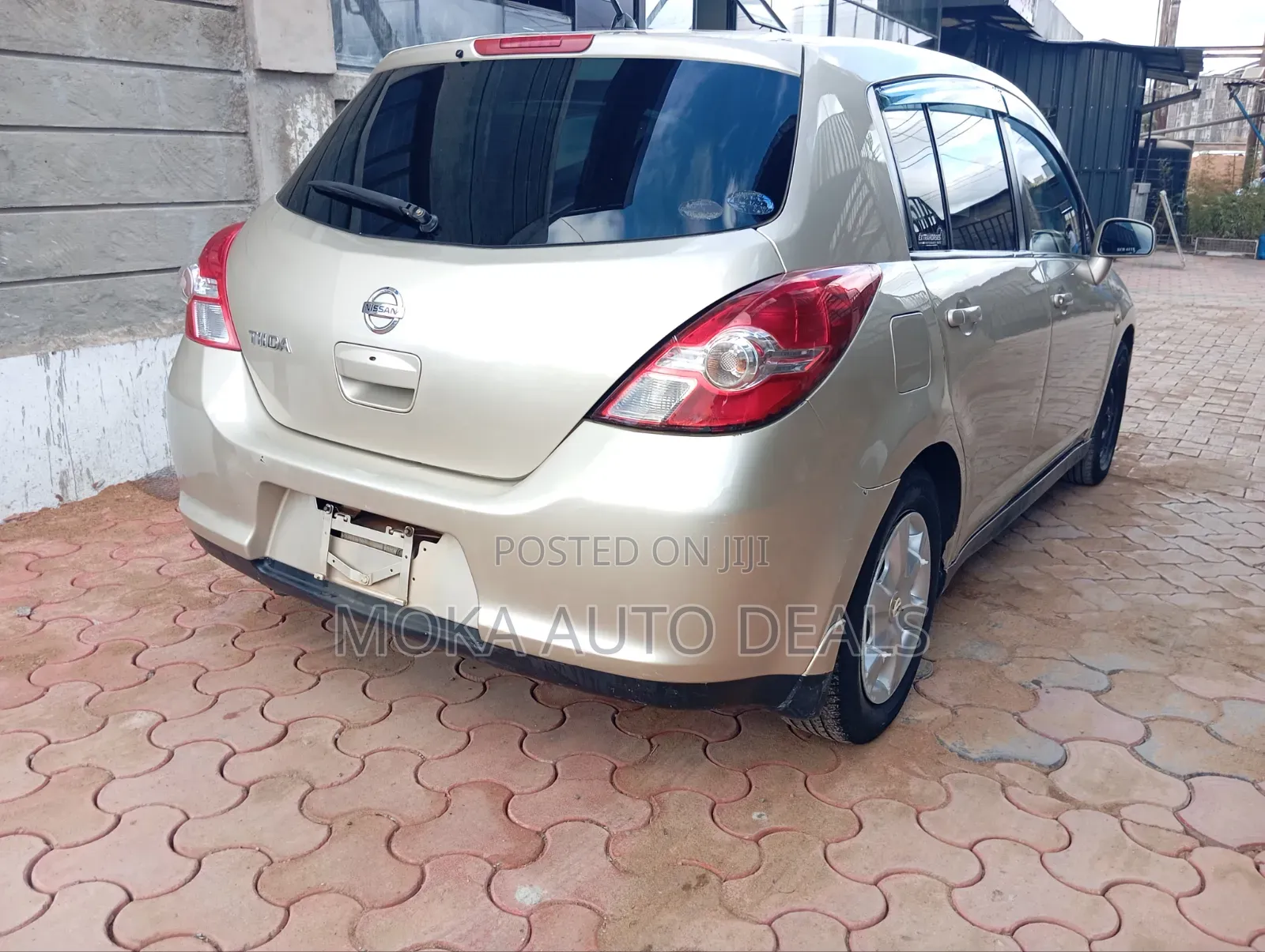 Nissan Tiida 1.5L 16V 2011 Gold