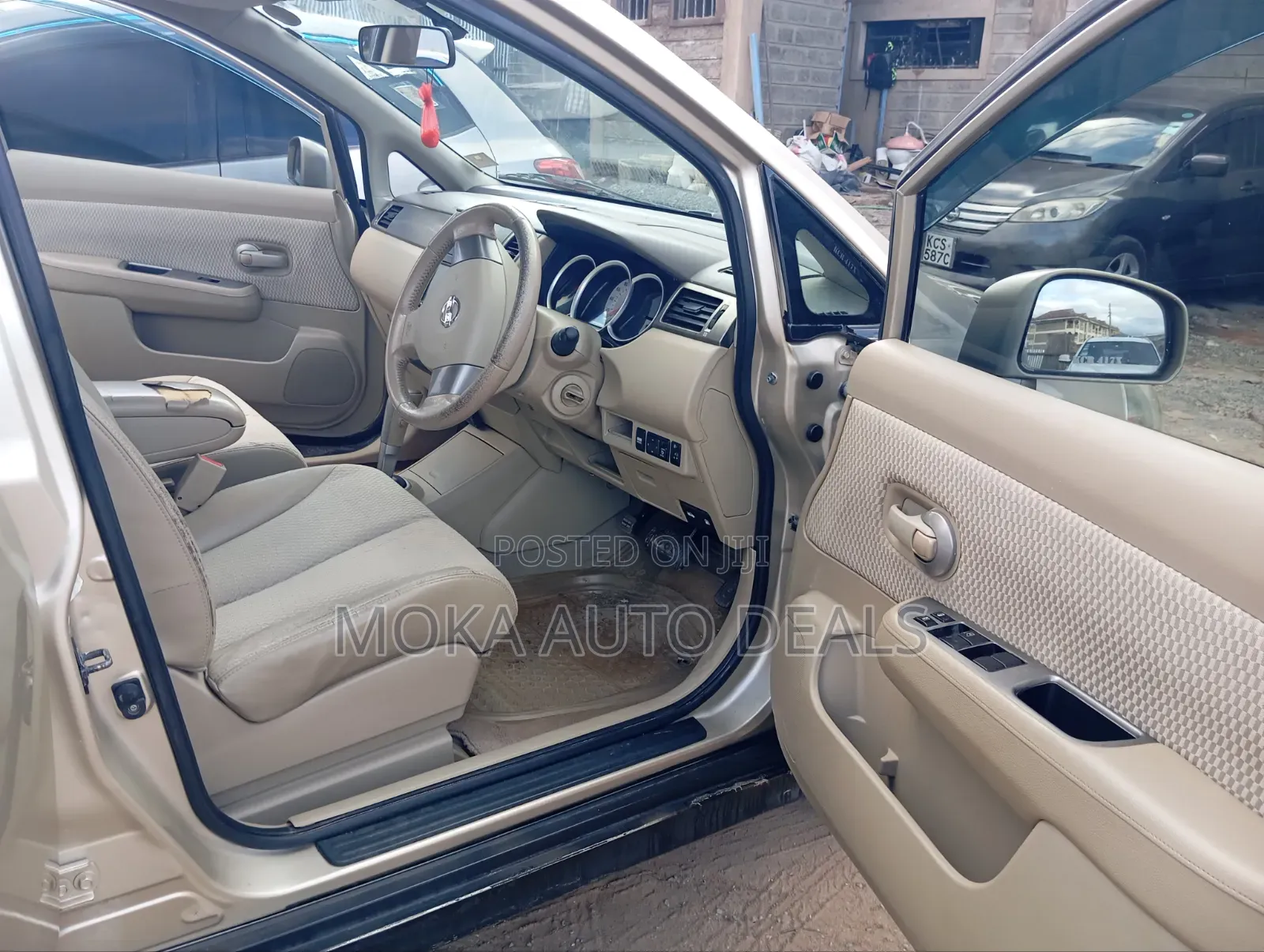 Nissan Tiida 1.5L 16V 2011 Gold