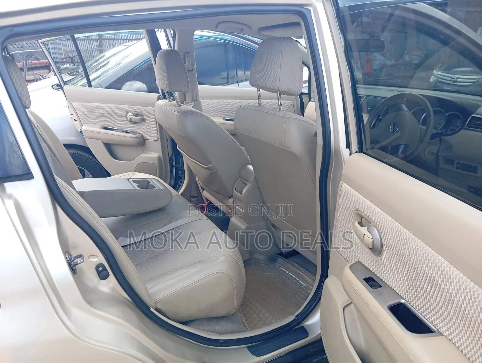 Nissan Tiida 1.5L 16V 2011 Gold