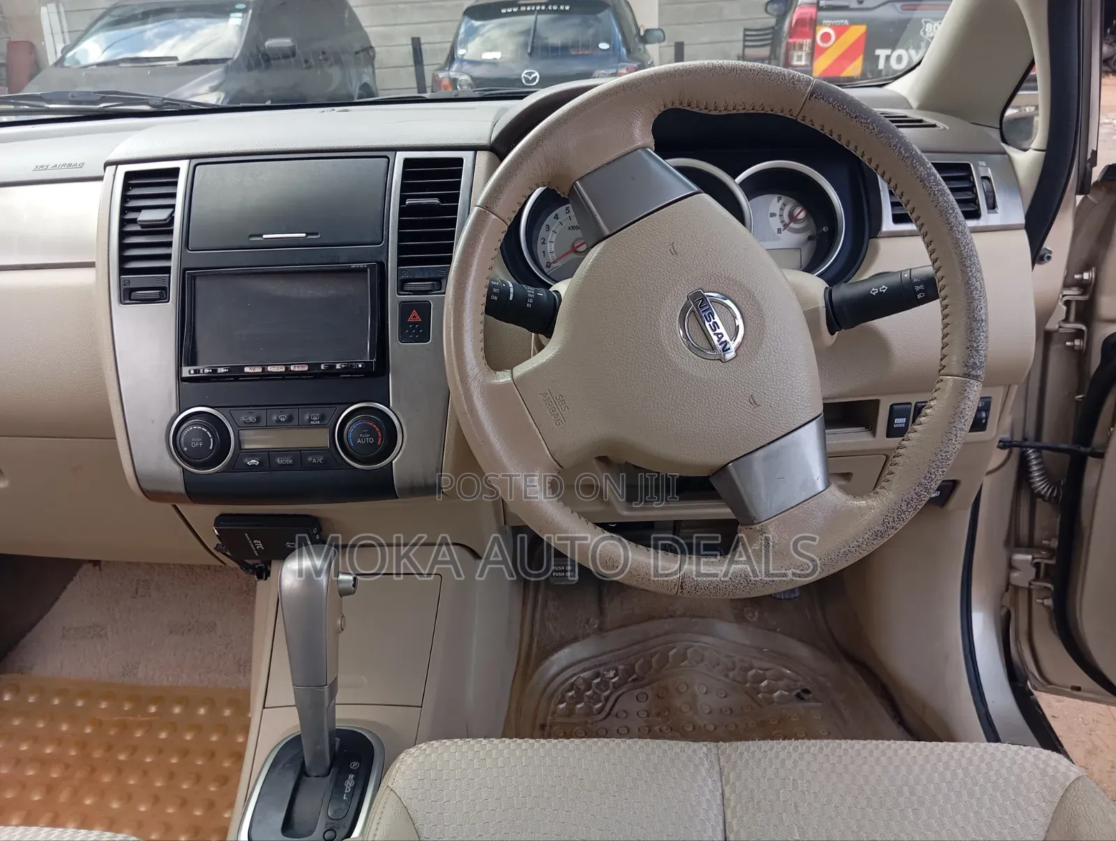 Nissan Tiida 1.5L 16V 2011 Gold