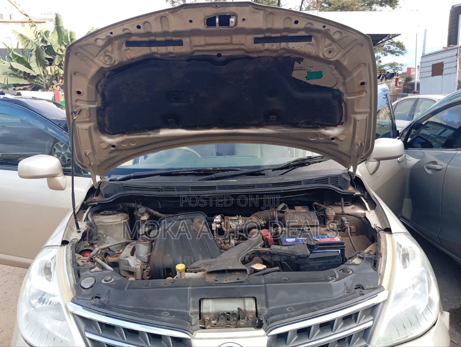 Nissan Tiida 1.5L 16V 2011 Gold