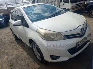 Toyota Vitz 2012 Silver