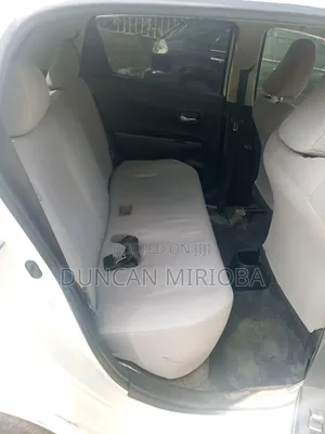Toyota Vitz 2012 Silver