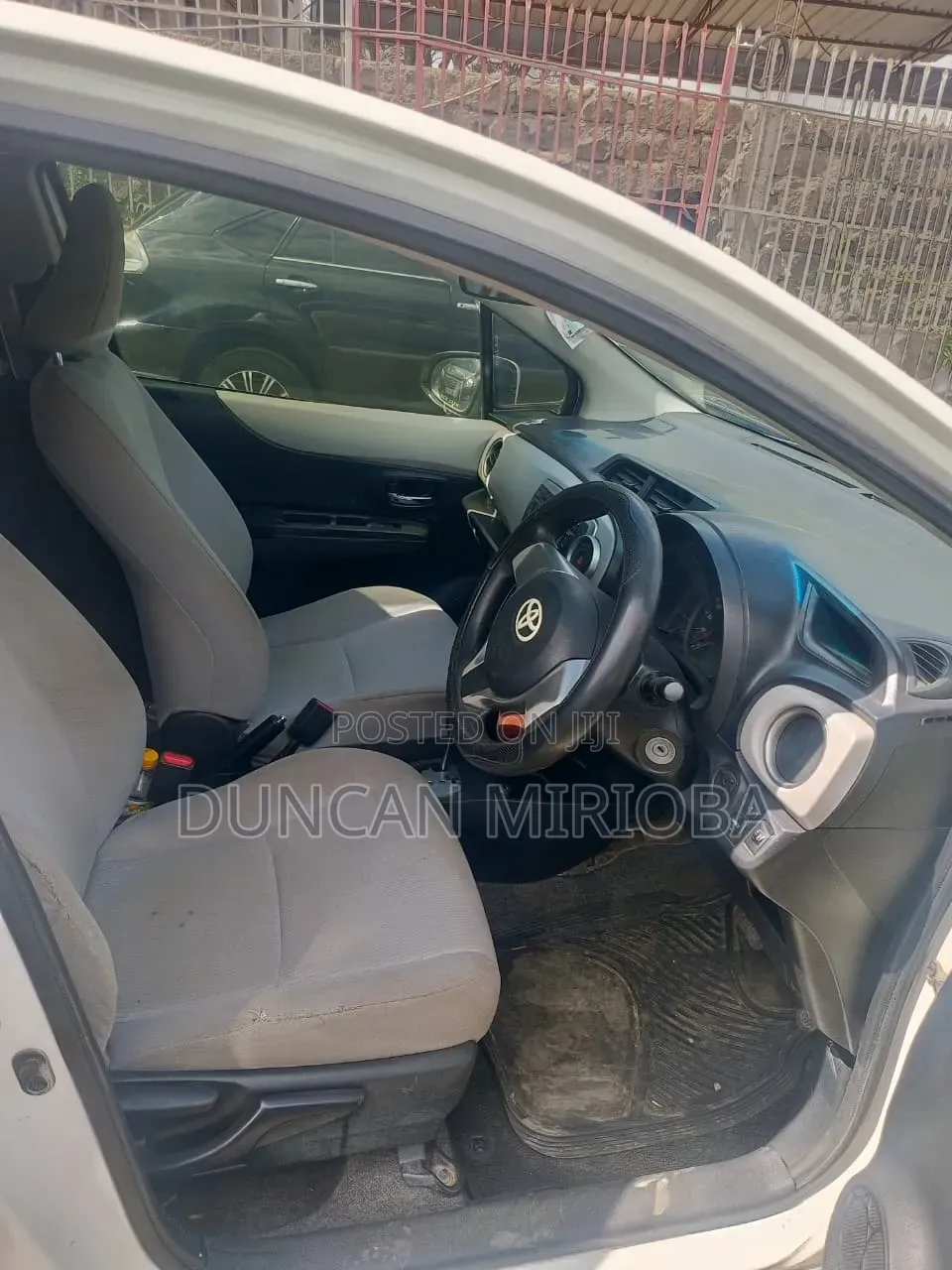 Toyota Vitz 2012 Silver