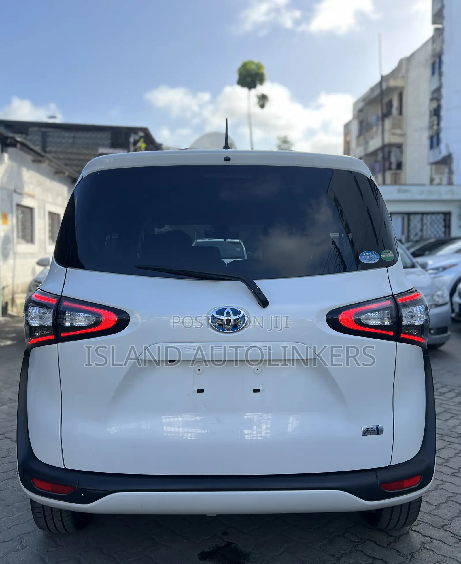 Toyota Sienta 1.5 Hybrid FWD (6-seater) 2019 White
