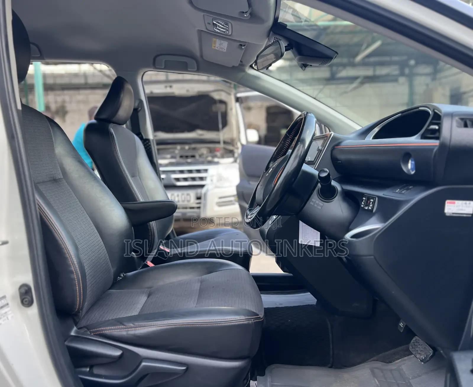 Toyota Sienta 1.5 Hybrid FWD (6-seater) 2019 White