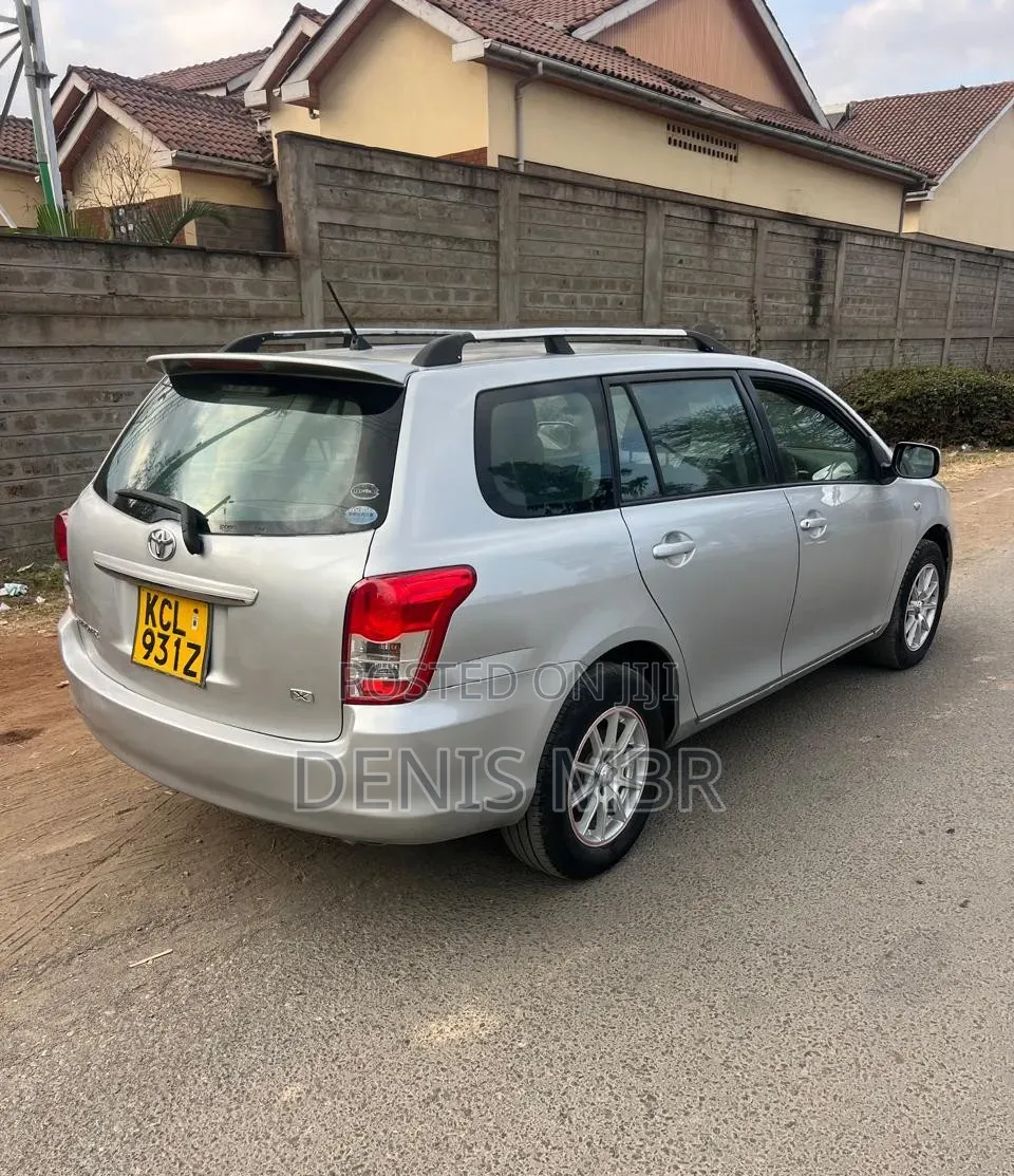 Toyota Corolla Fielder 2012 Silver