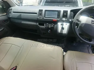 Toyota HiAce 2020 Blue