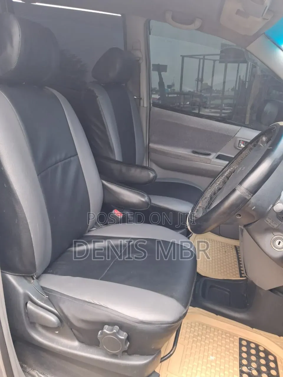 Toyota Voxy 2006 Silver