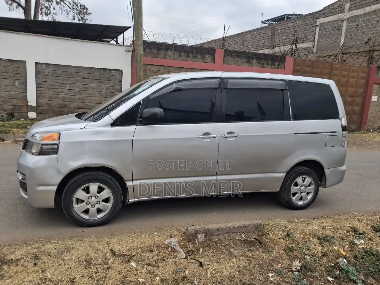 Toyota Voxy 2006 Silver