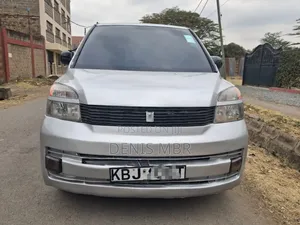 Toyota Voxy 2006 Silver