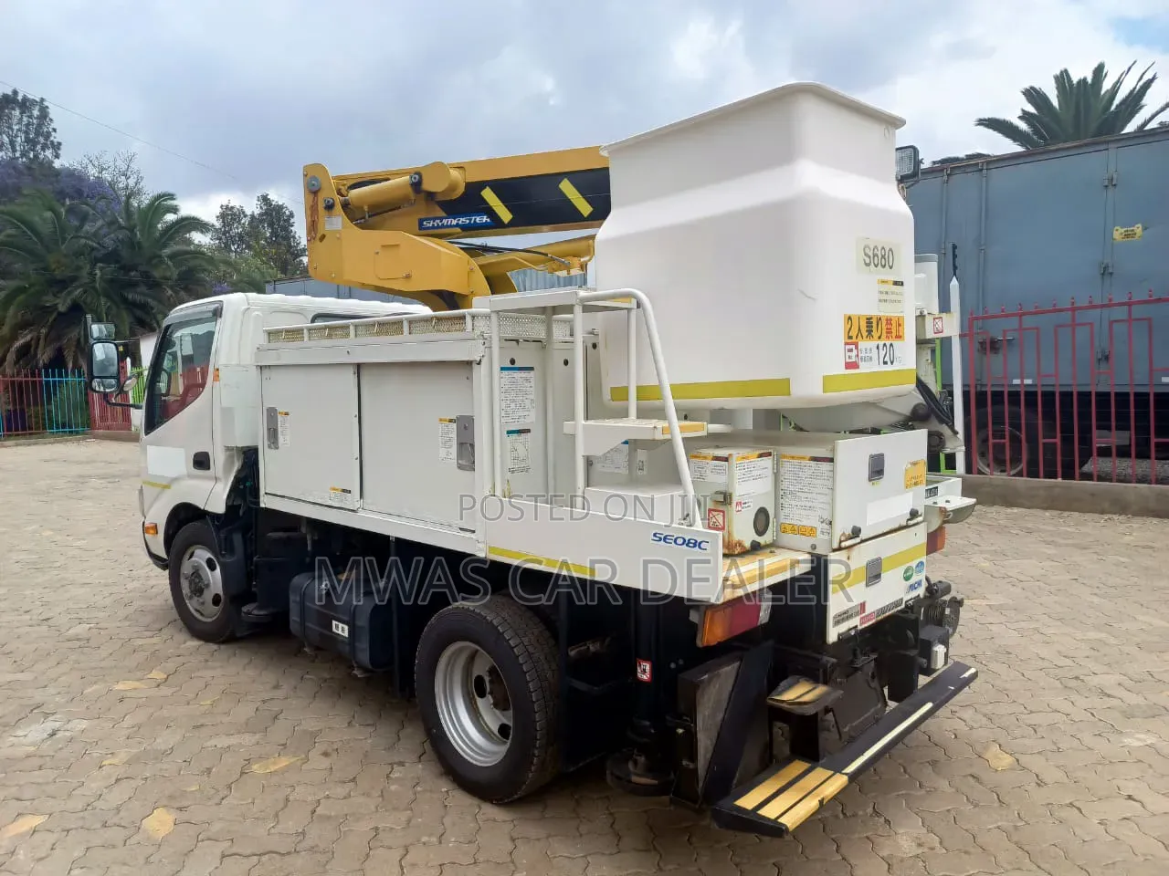 Selling Hino Dutro Truck With Crane Same as KPLC 2018 White
