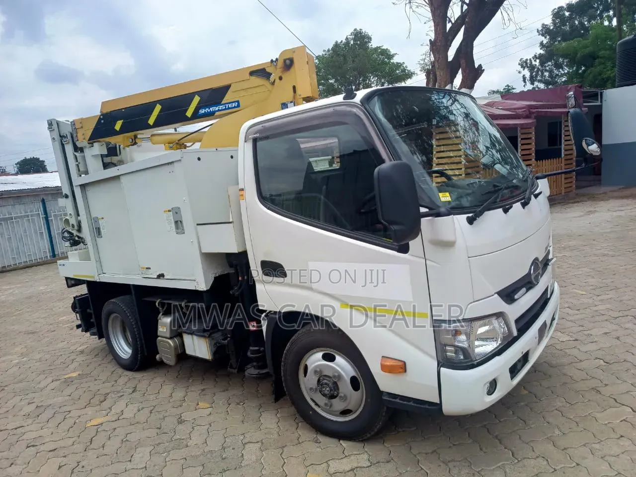 Selling Hino Dutro Truck With Crane Same as KPLC 2018 White