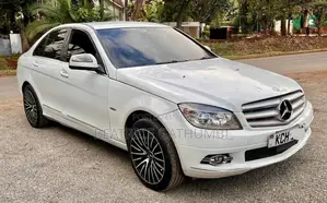 Mercedes-Benz C200 2009 Pearl