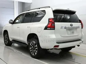 Toyota Land Cruiser Prado 2.8 2022 White