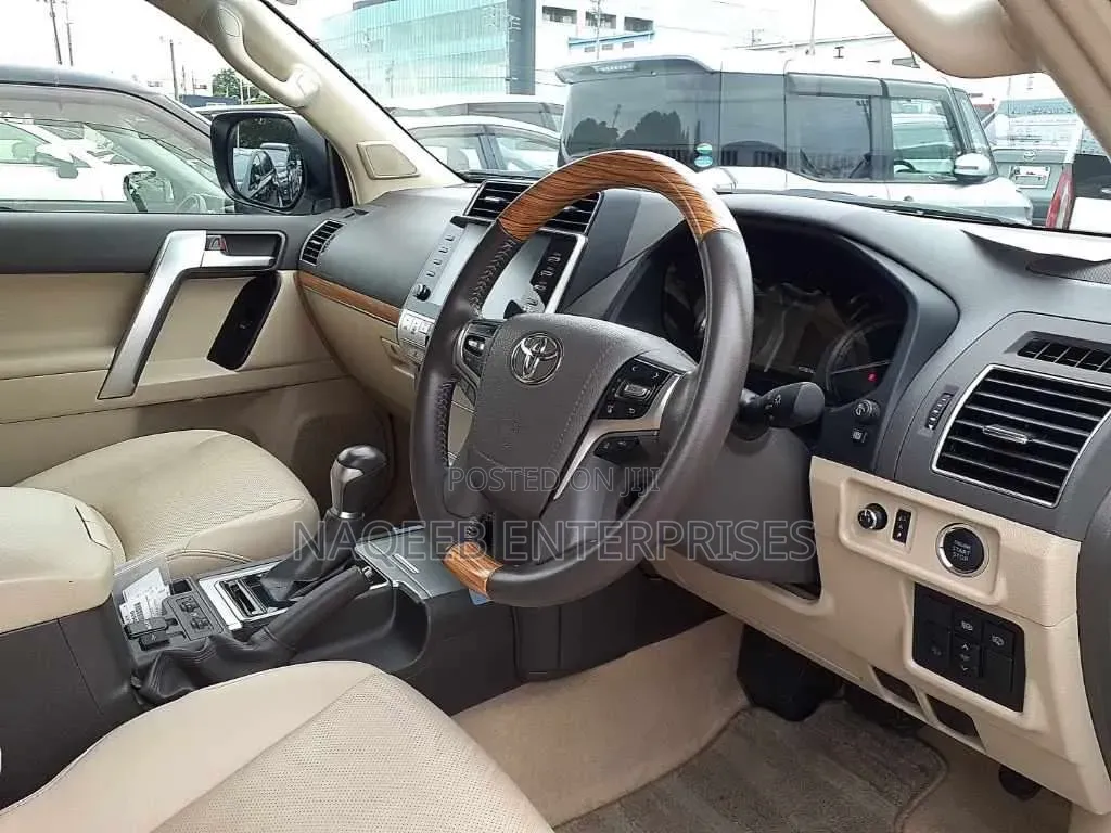 Toyota Land Cruiser Prado 2.8 2022 White