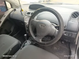 Toyota Vitz 2010 Silver