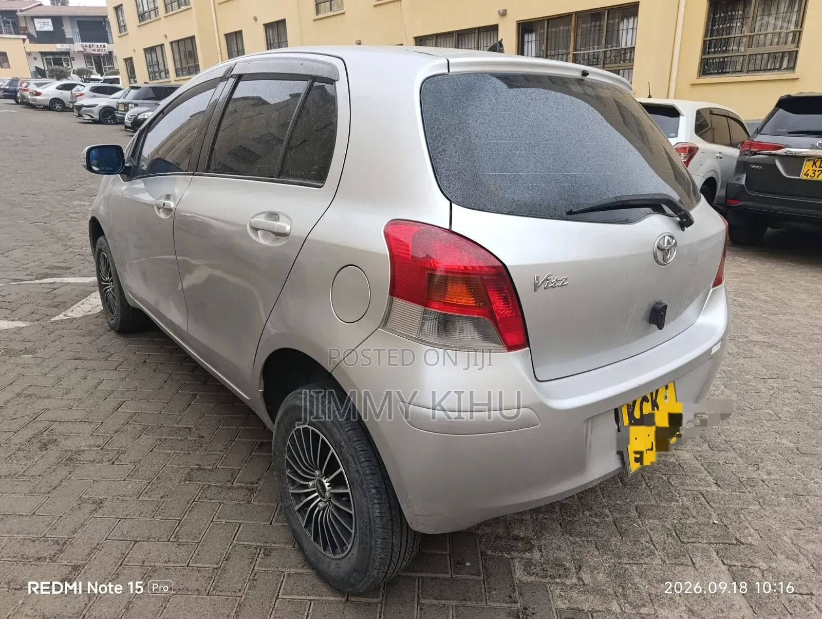 Toyota Vitz 2010 Silver