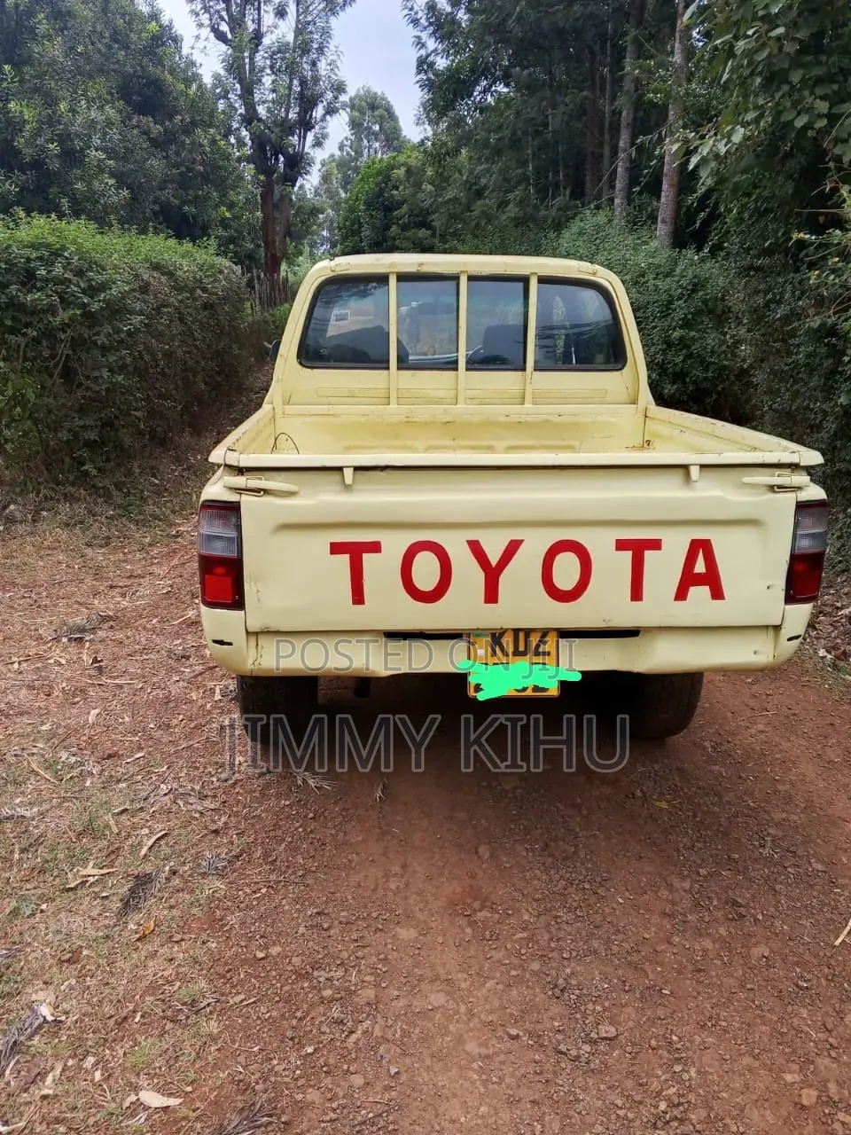 Toyota Hilux 2004 Yellow