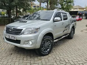 Toyota Hilux 3.0 D-4D 4x4 2014 Silver