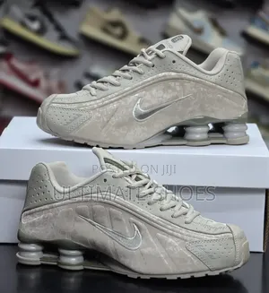 Nike Shox R4 Beige Sneakers