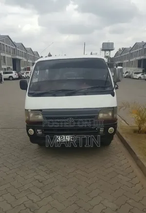 Toyota Grand HiAce 2002 White