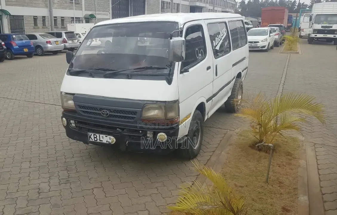 Toyota Grand HiAce 2002 White