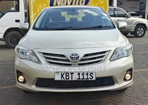 Toyota Corolla 2012 Gold