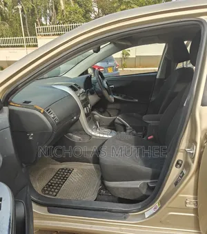 Toyota Corolla 2012 Gold