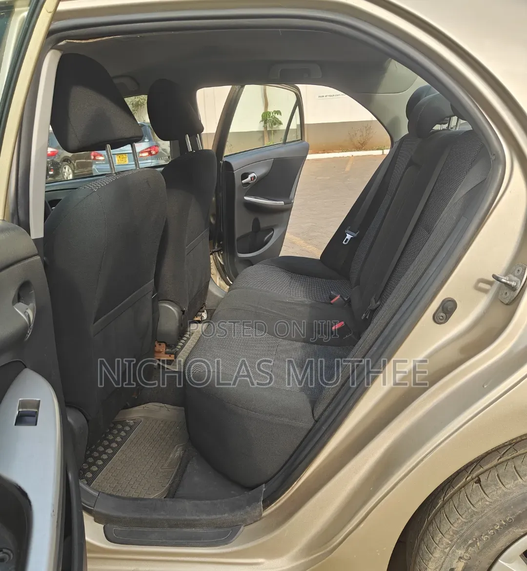 Toyota Corolla 2012 Gold