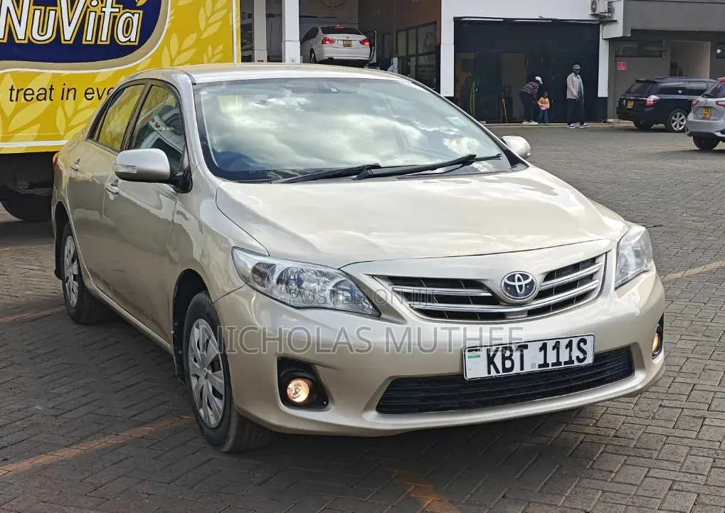 Toyota Corolla 2012 Gold