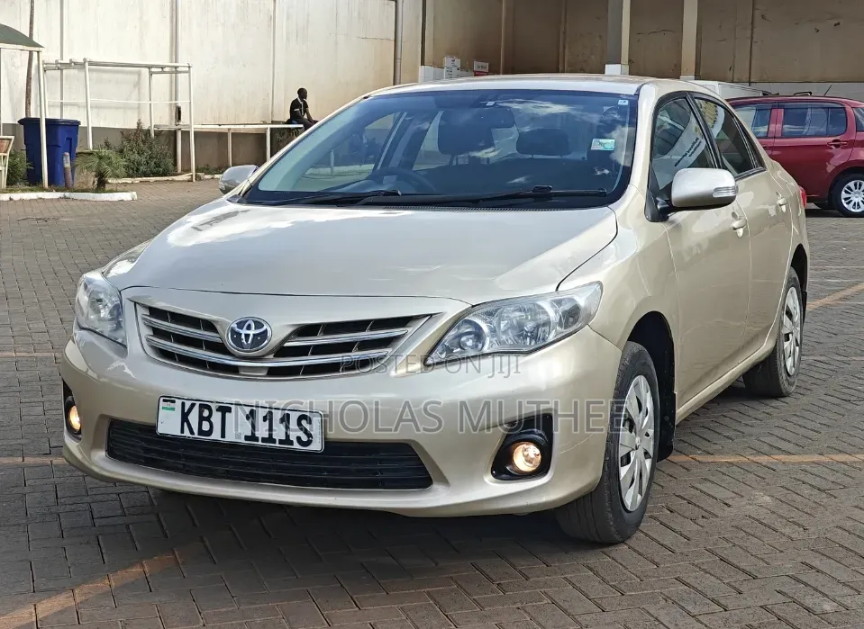 Toyota Corolla 2012 Gold