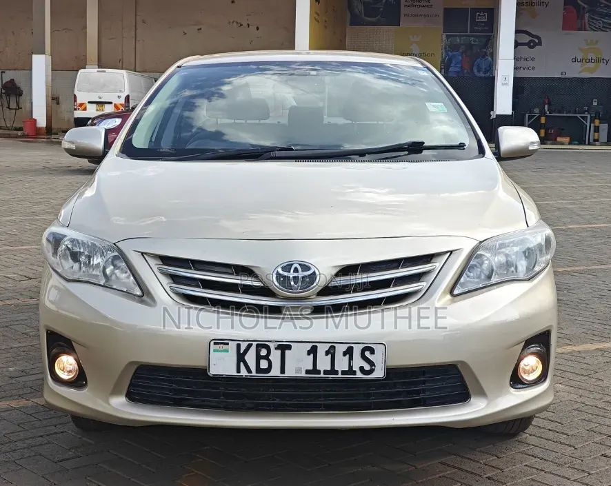 Toyota Corolla 2012 Gold