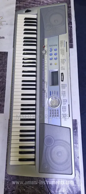 Digital Piano. 76 Keyss DGX 200