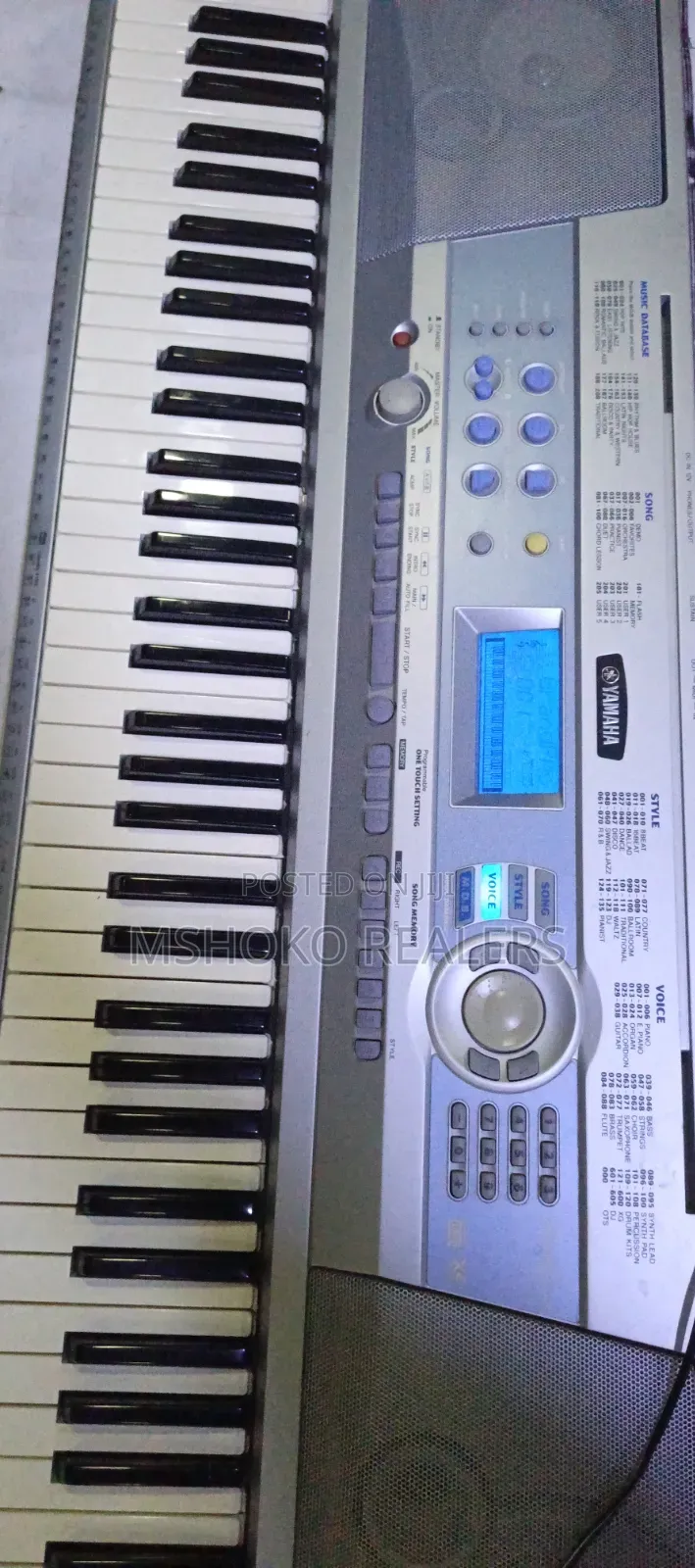 Digital Piano. 76 Keyss DGX 200