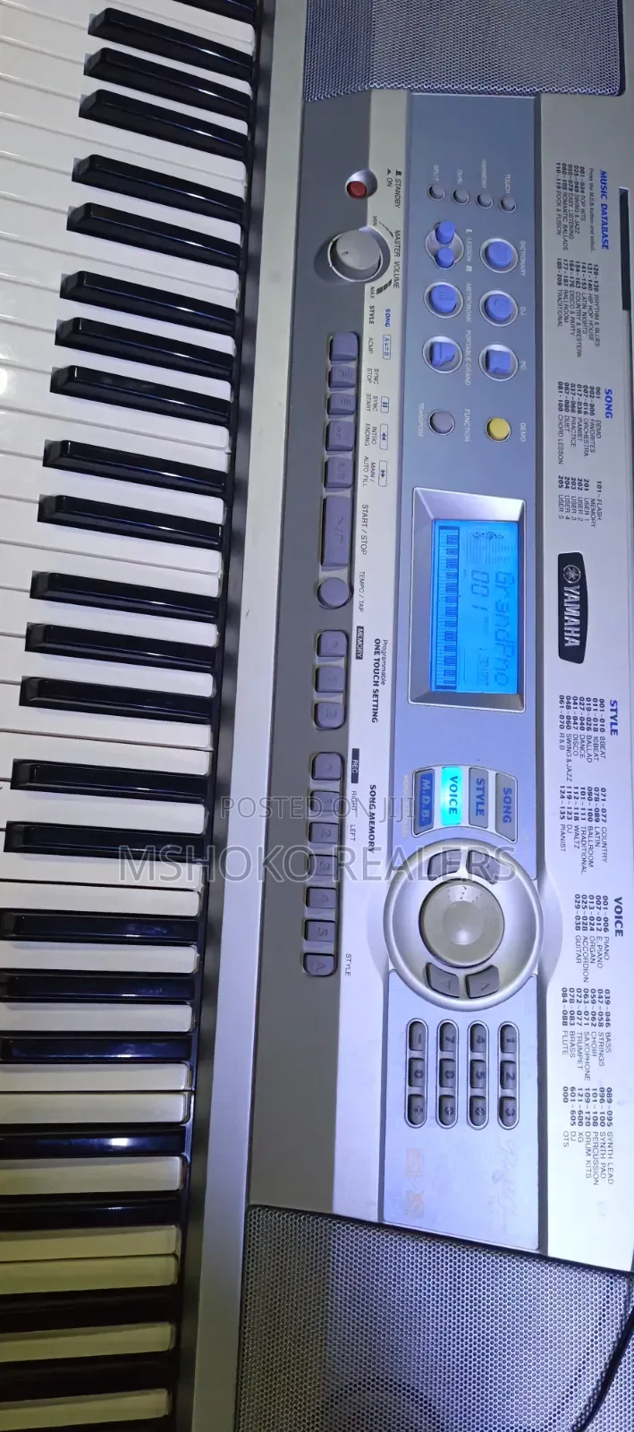 Digital Piano. 76 Keyss DGX 200