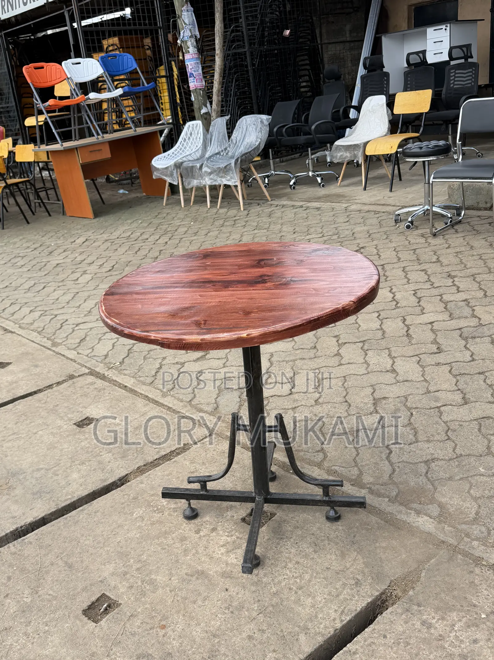 Wooden Furnish Round Restaurant Table