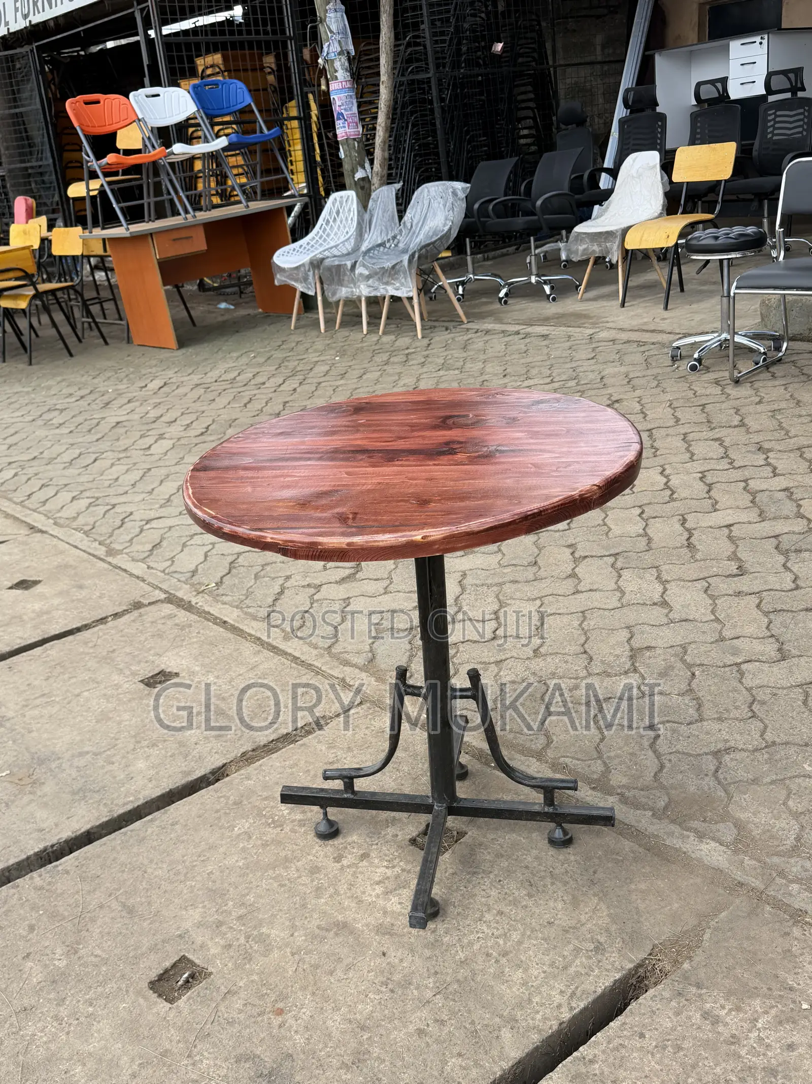 Wooden Furnish Round Restaurant Table