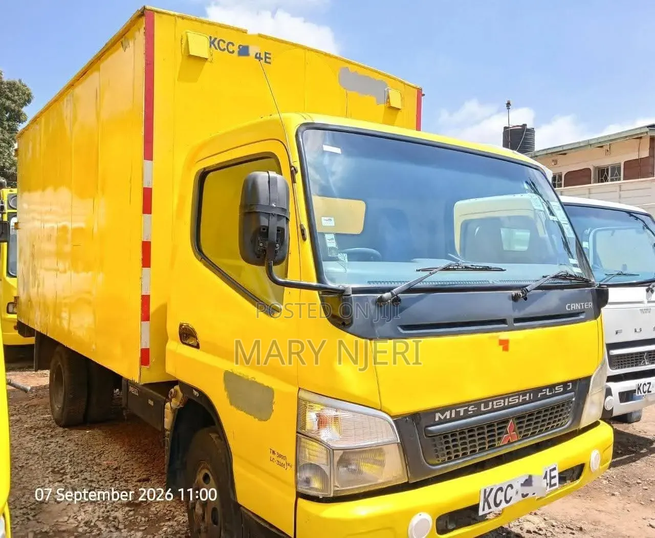 Mitsubishi Canter Fuso Lorry 2014 Yellow