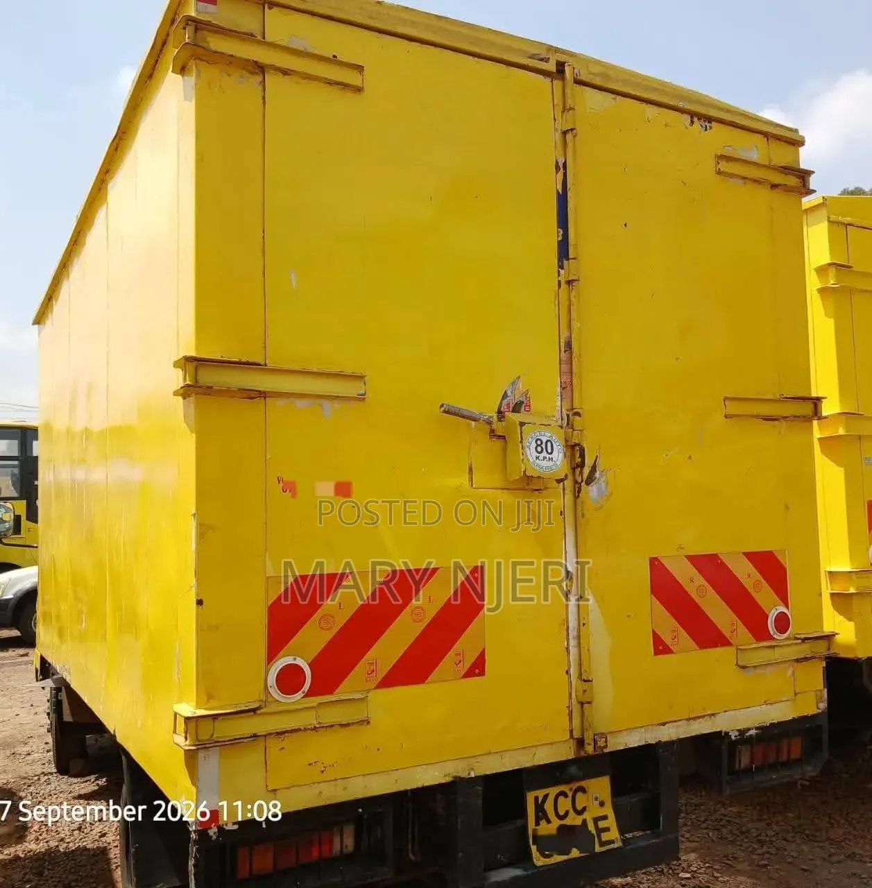 Mitsubishi Canter Fuso Lorry 2014 Yellow