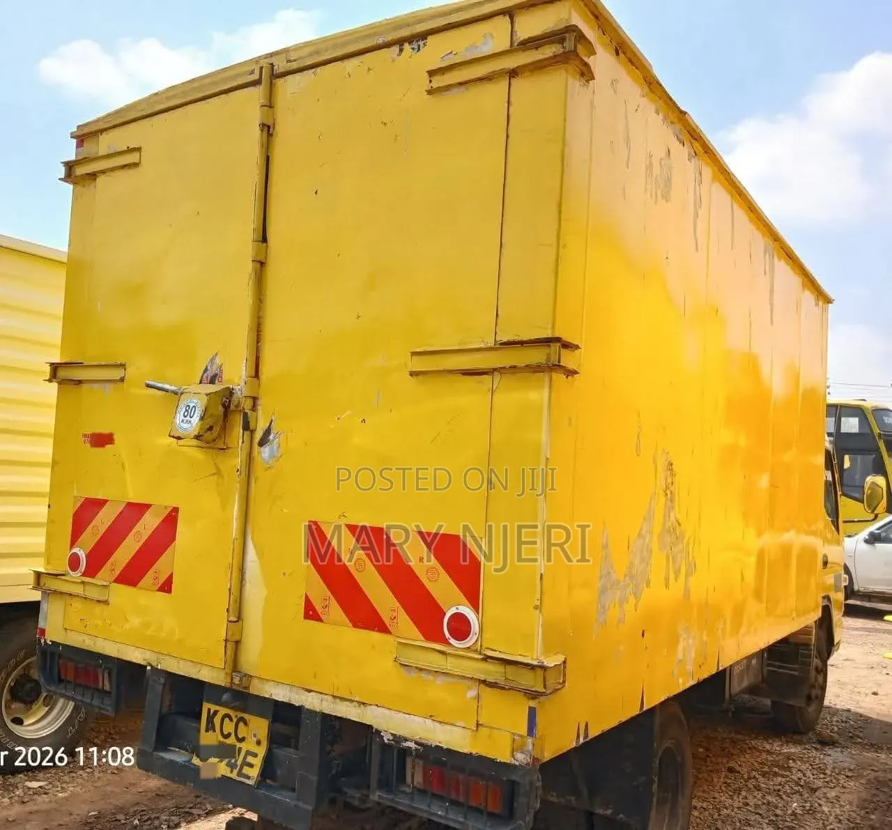 Mitsubishi Canter Fuso Lorry 2014 Yellow