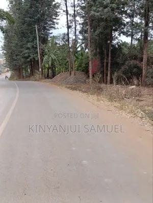 One Acre for Sale in Makuyu Ciumbu Market.