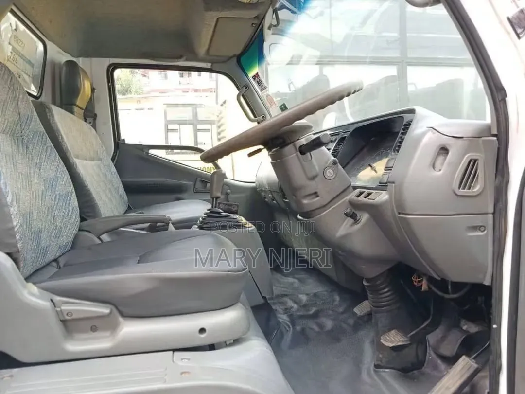 Mitsubishi Fh215 Lorry 2014 White