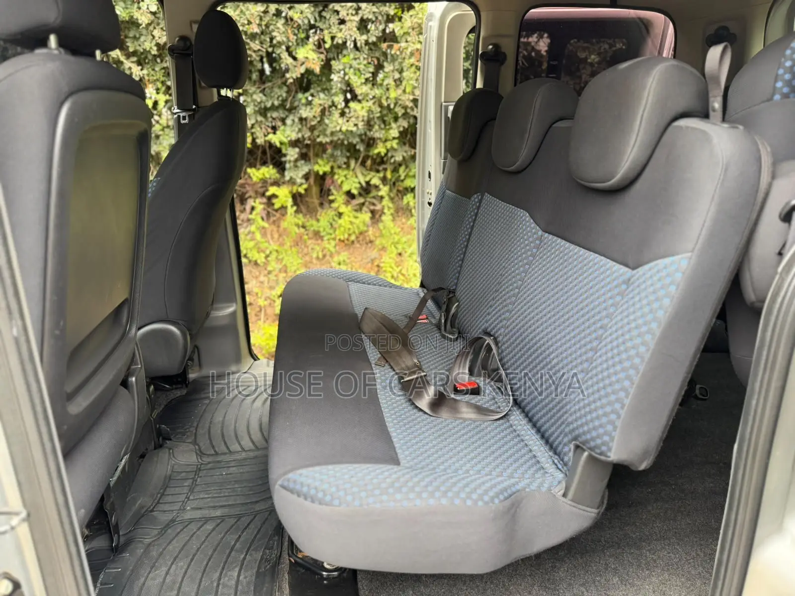 Nissan NV350 2012 Silver